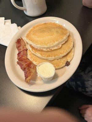 Kids chocolate chip pancakes with bacon