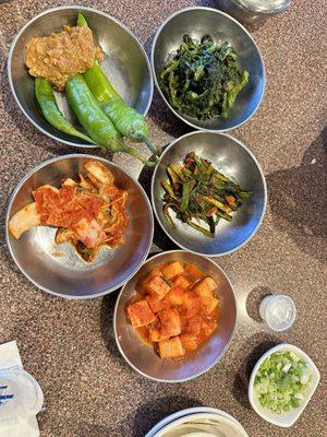 Ban chan (side dishes that come w Galbi)