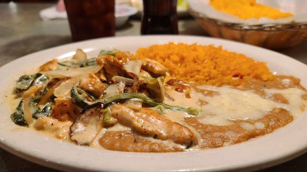 Pollo en Crema lunch portion.