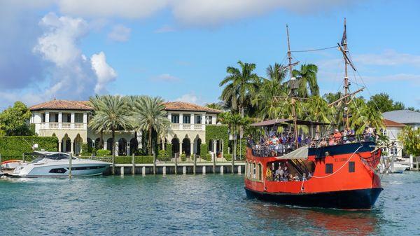 El Loro Pirate Boat