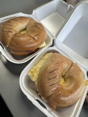 Bacon and ham breakfast bagels