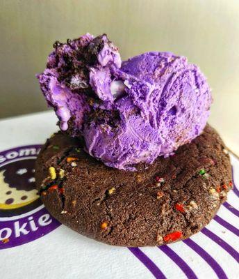 Insomnia Cookies