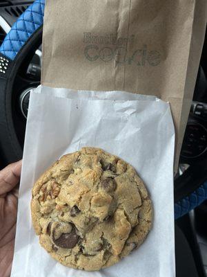 Giant Chocolate Chunk & Roasted Walnut Cookie