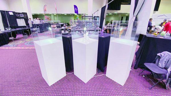 trade show rental pedestal showcases