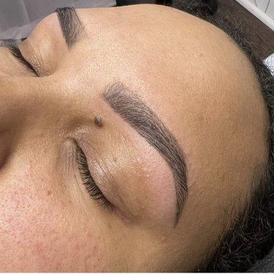 brow shape & tint