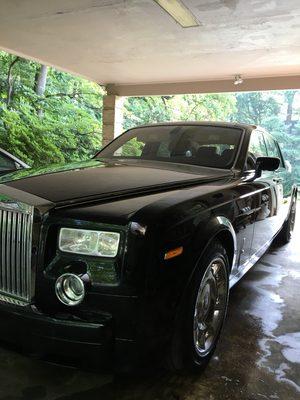 Rolls-Royce taking advantage of our Exterior wash n wax!