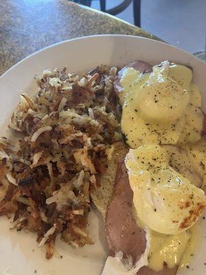 Classic eggs Benedict