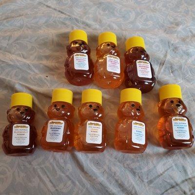 Different varieties of honey