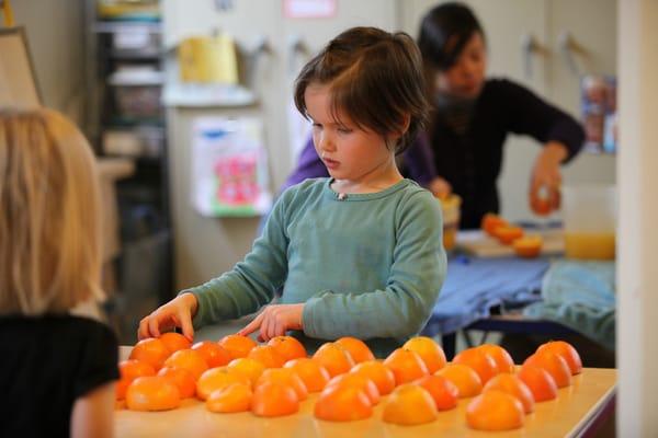 Using oranges as an array to learn math concepts.