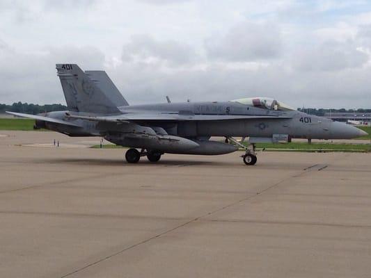 Super hornet getting fueled