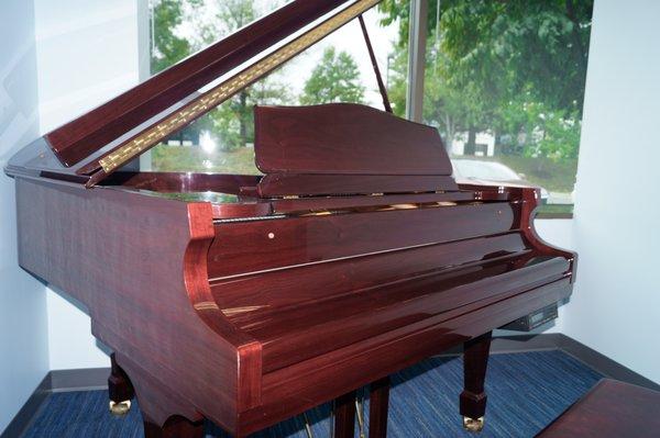 We offer baby grand pianos in beautiful, modern and clean classrooms.