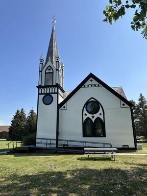 Another view of that beautiful church.