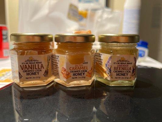 Various sample size creamed honey