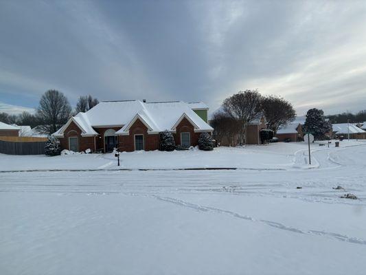 Yes, we get snow in Memphis.  My neighborhood!