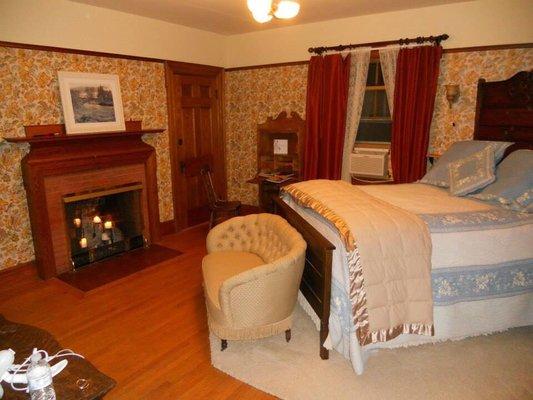 Comfy Victorian room