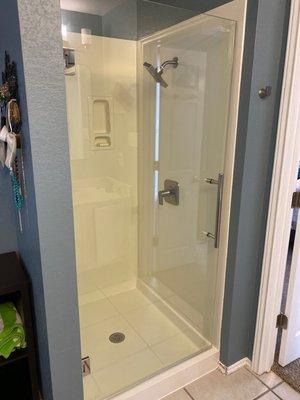 Frameless shower door