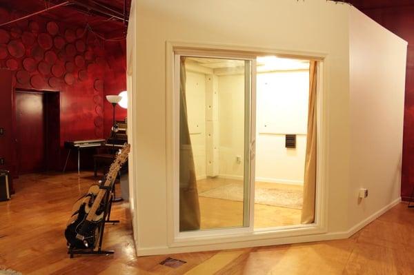 Drum isolation room