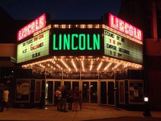 The Lincoln all lit up!