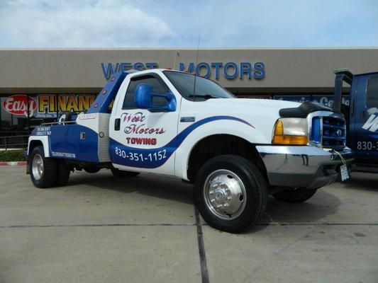 FORD CONVENTIONAL TOW TRUCK