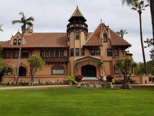 Doheny Mansion, Beautiful