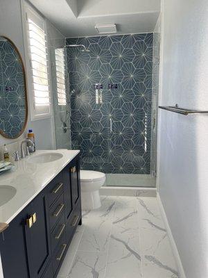 Glass shower door