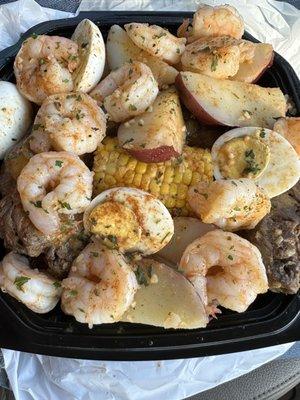 Small Cajun Garlic Low Country Boil with Turkey Necks,   Turkey Necks