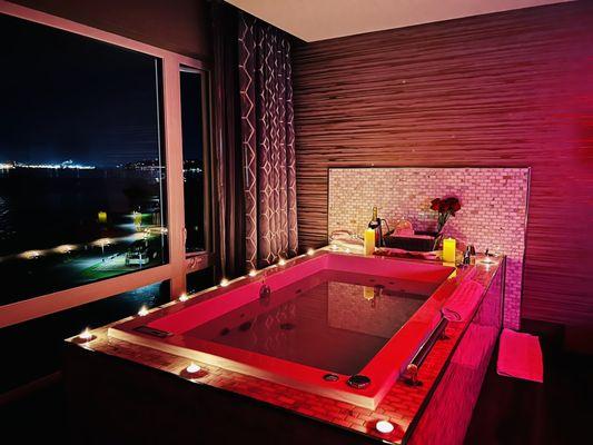 King jacuzzi suite with water view