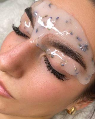 Add a hydrojelly mask to help soothe and calm down your skin after hair removal!