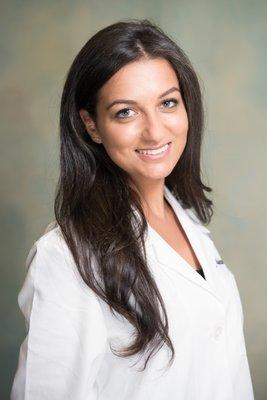 Dr. Ingy Alhelawe - Dentist & Dental Implant Expert