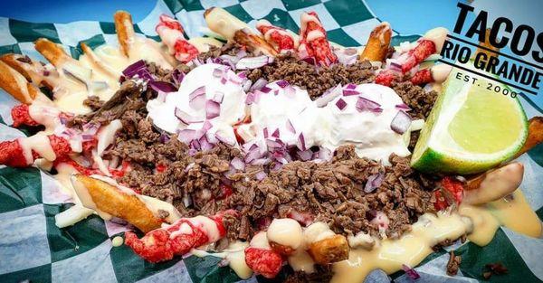 Ven y prueba nuestras ricas JotChitoPapas Locas! Papas fritas, Hotcheetos, queso, carne asada, cebollita morada y crema!!!