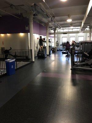 One of the best gyms in the city but only for students or alumni of NYU.