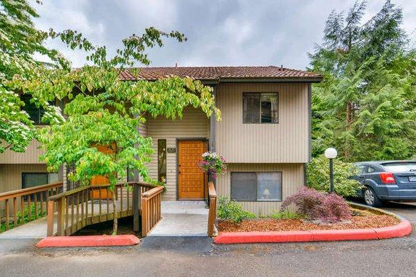 Cute, West Linn , Oregon Condo.  NOW PENDING