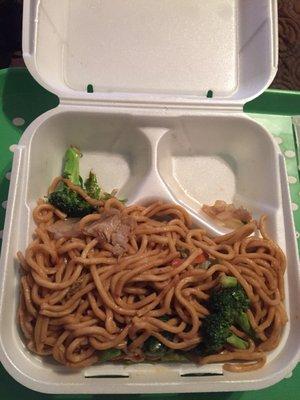 Vegetable lo mein - broccoli, carrots and lettuce....