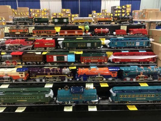 Train show table