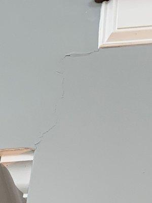 Smaller loadbearing wall crack