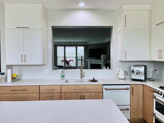 A lovely Island enhances the "to-the-ceiling" backsplash view into the living room.