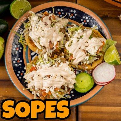 Sopes de tripa, chorizo y barbacoa