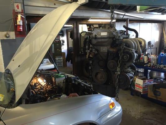 Swapping engines in this 2001 Chevrolet Prizm.