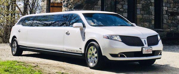 Four Star Limousine 8 passenger Lincoln MKT limo