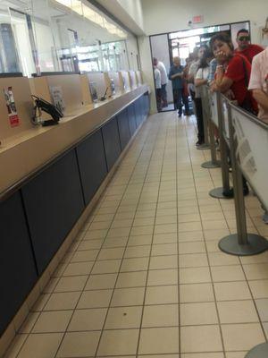 1 hour wait this bank sucks