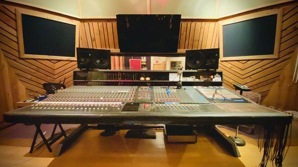 Amek 2520 mixing board