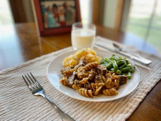 Beef Stroganoff, Au Gratin Potatoes & Veggies