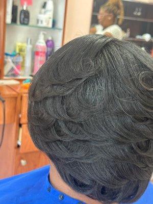 Es un estilo muy elegante y hermoso que hacemos en beauty express Dominican hair salon