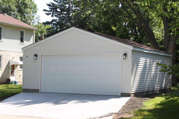 Detached 24x24 garage with Vinyl Siding