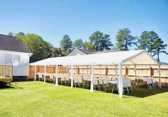 Canopy with tables and chairs and without side wall