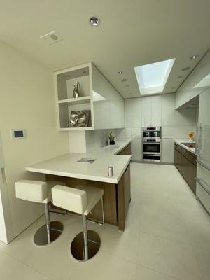 Contemporary White high gloss kitchen