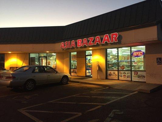 Serves burgers kebab and shawarma. Also other things, not to mention it's a grocery store for middle eastern foods and Indian foods.