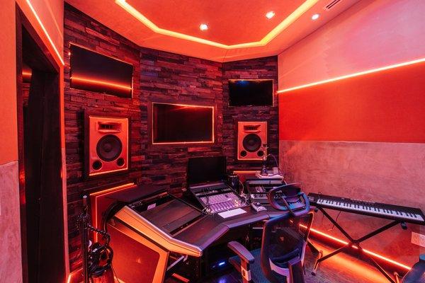 STUDIO B