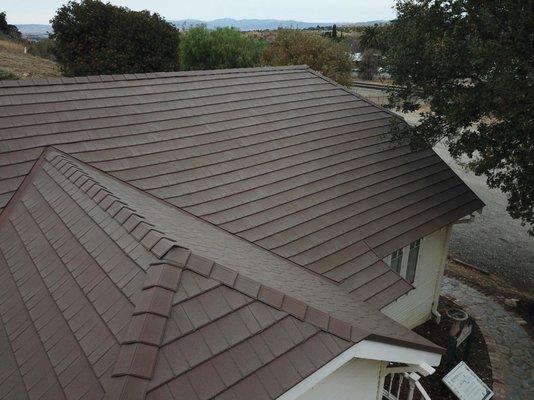 Finished shingles roof in Kona