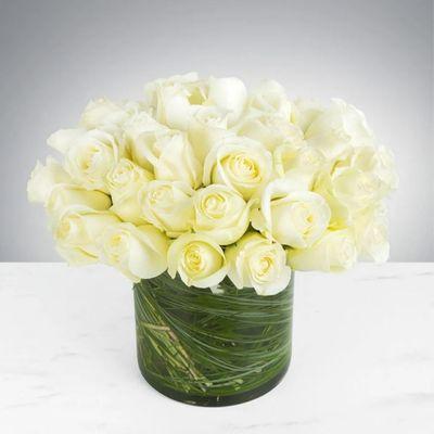 2 dozen white Rose  Affordable bouquet email inquiries to Support@flowerbydesigns.com  (702) 665-1091